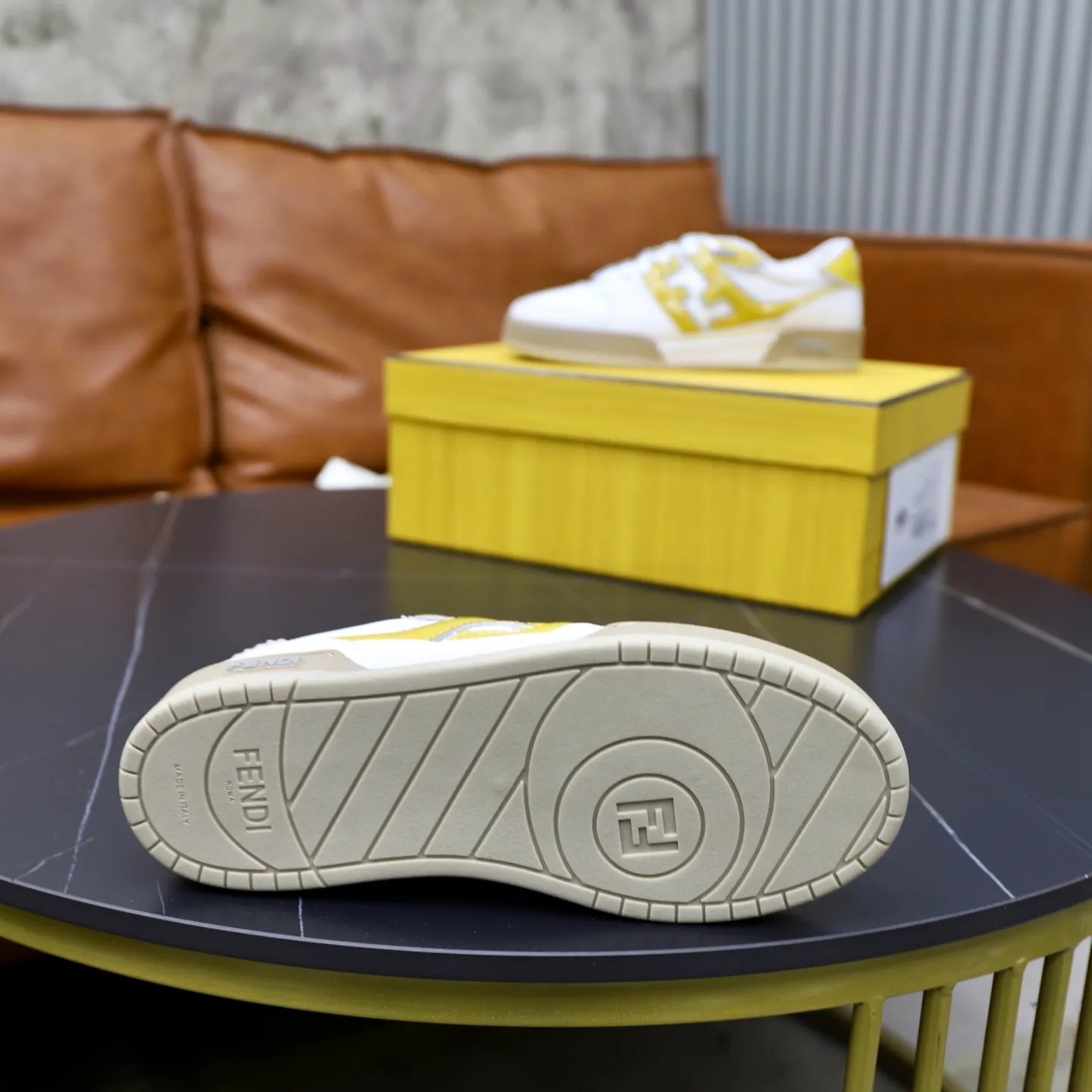 Ex-factory price: 640🔥Couple model (top original order) Brand: FENDI Size: 35-44 (customized for men 38 and 45) Grade: original order quality High version Material: Imported original cowhide stitching ➕ High-quality and comfortable lining Original TPU lightweight anti-slip outsole Style category: Travel fashion casual shoes Versatile trend